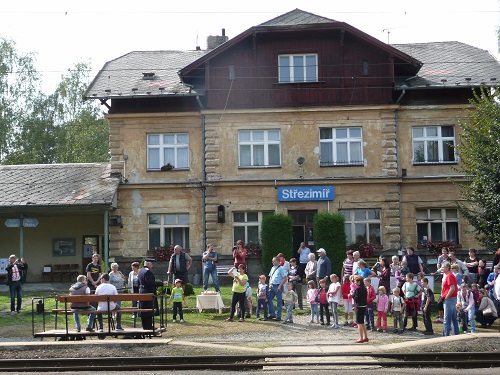 Drezína "Vlašťovka" na střezimířském nádraží