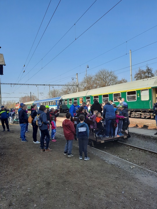 Fotografie ze slavnosti 26.3.2022 k ukončení vlakového provozu v žst. Střezimíř